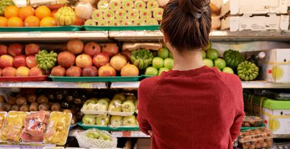 woman-shopping-at-supermarket-2021-08-27-09-40-51-utc