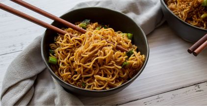 vegan-garlic-sesame-noodles-1300x853
