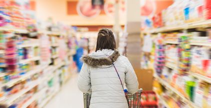 grocery-shopping-millennial-woman-in-grocery-stor-2021-10-14-18-51-01-utc