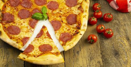 pizza-pepperoni-2021-08-30-08-06-52-utc