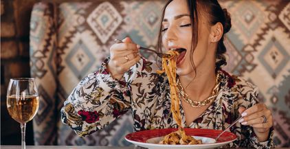 woman-eating-pasta-italian-restaurant