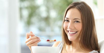 woman-eating-oatmeal