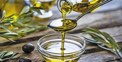 78-001738-benefits-spoonful-olive-oil-morning_700x400