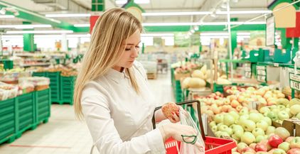 business-woman-shopping-at-the-grocery-store-2022-01-04-18-56-09-utc
