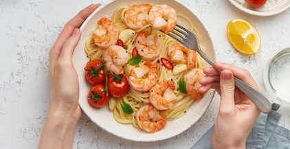 pasta-bavette-with-fried-shrimps-bechamel-sauce-2021-08-28-02-00-59-utc (1)