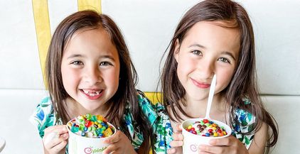 kids eating icecream