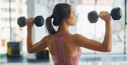 doing-exercises-by-using-weights-beautiful-young-الحصول على وزن صحي.. ممارسة الرياضة - تمارين رياضية (3)