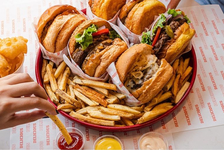 فطارك خفيف من Ralph's German Bakery وغداك أمريكي في Good Stuff...